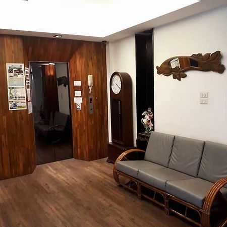 At One Inn Hualampong Bangkok Eksteriør billede