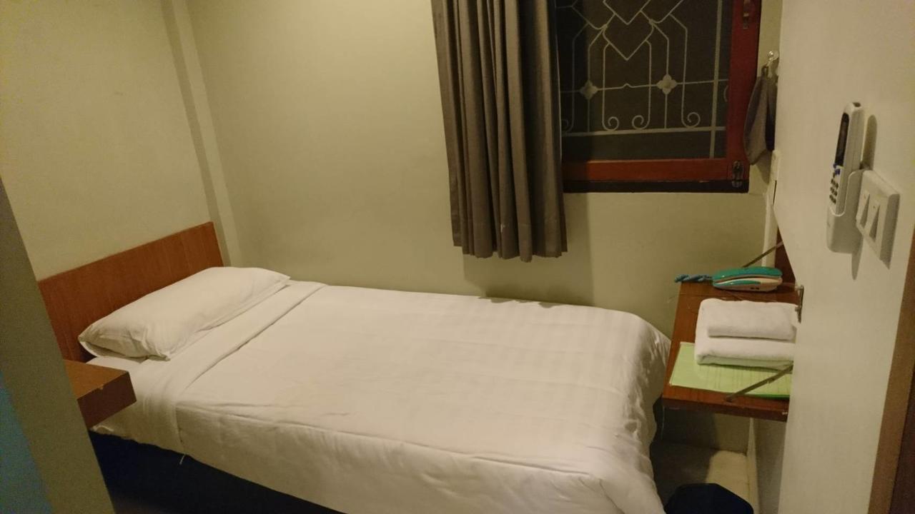 At One Inn Hualampong Bangkok Eksteriør billede