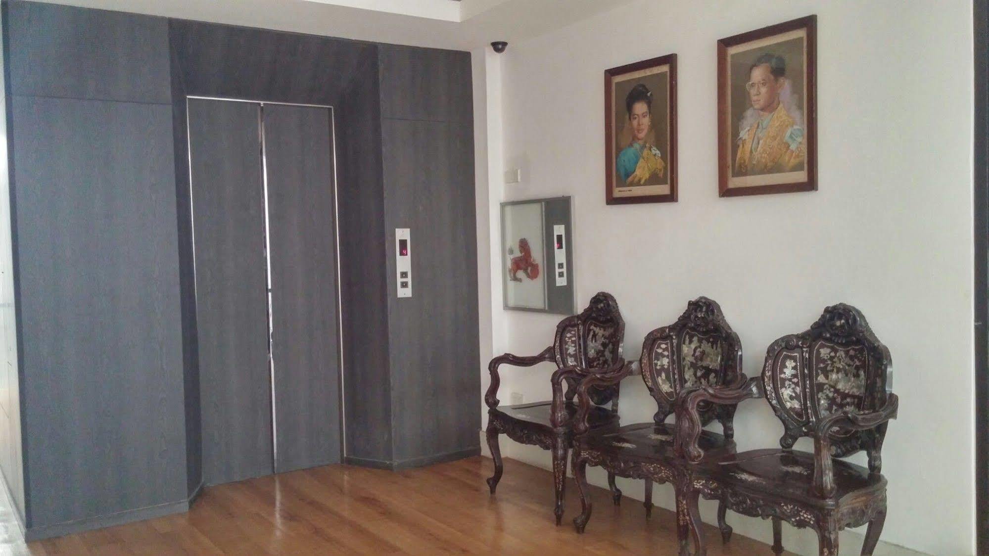 At One Inn Hualampong Bangkok Eksteriør billede