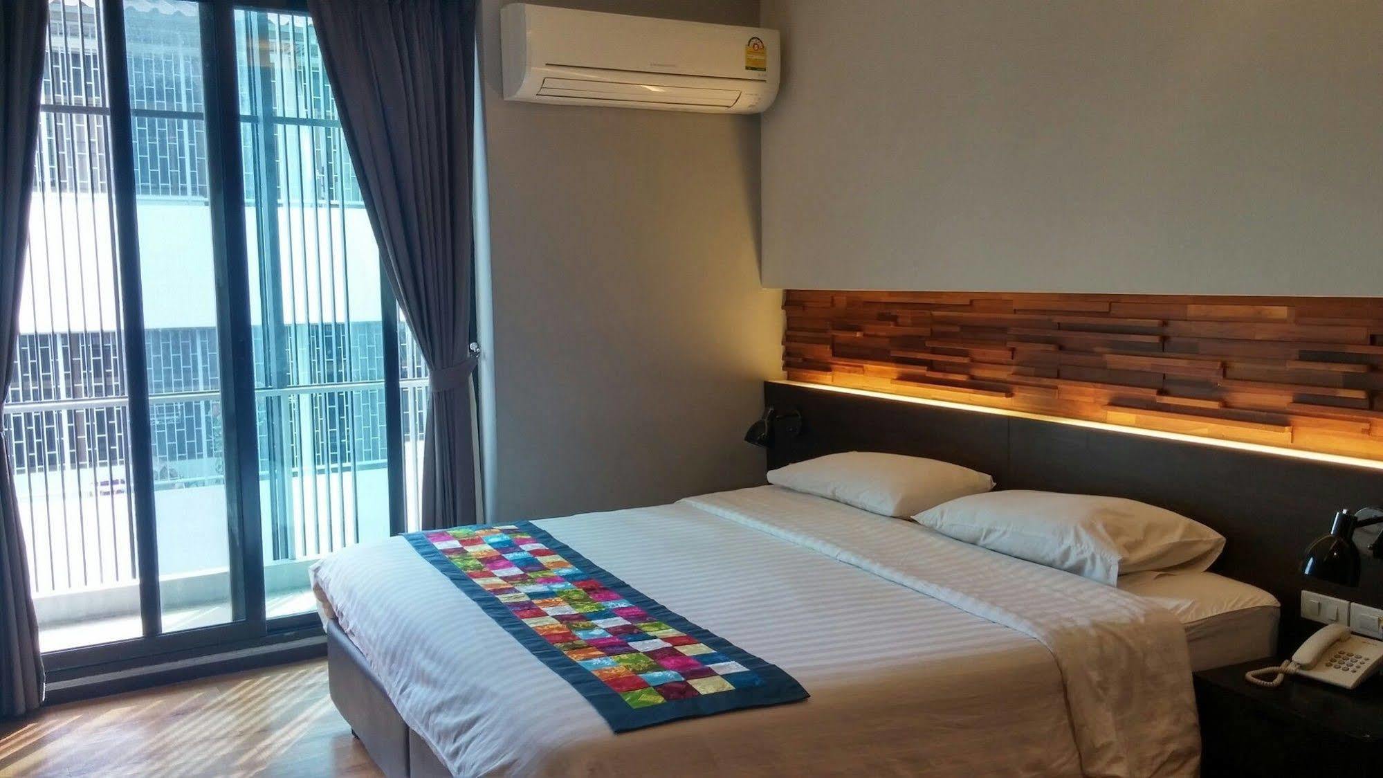 At One Inn Hualampong Bangkok Eksteriør billede