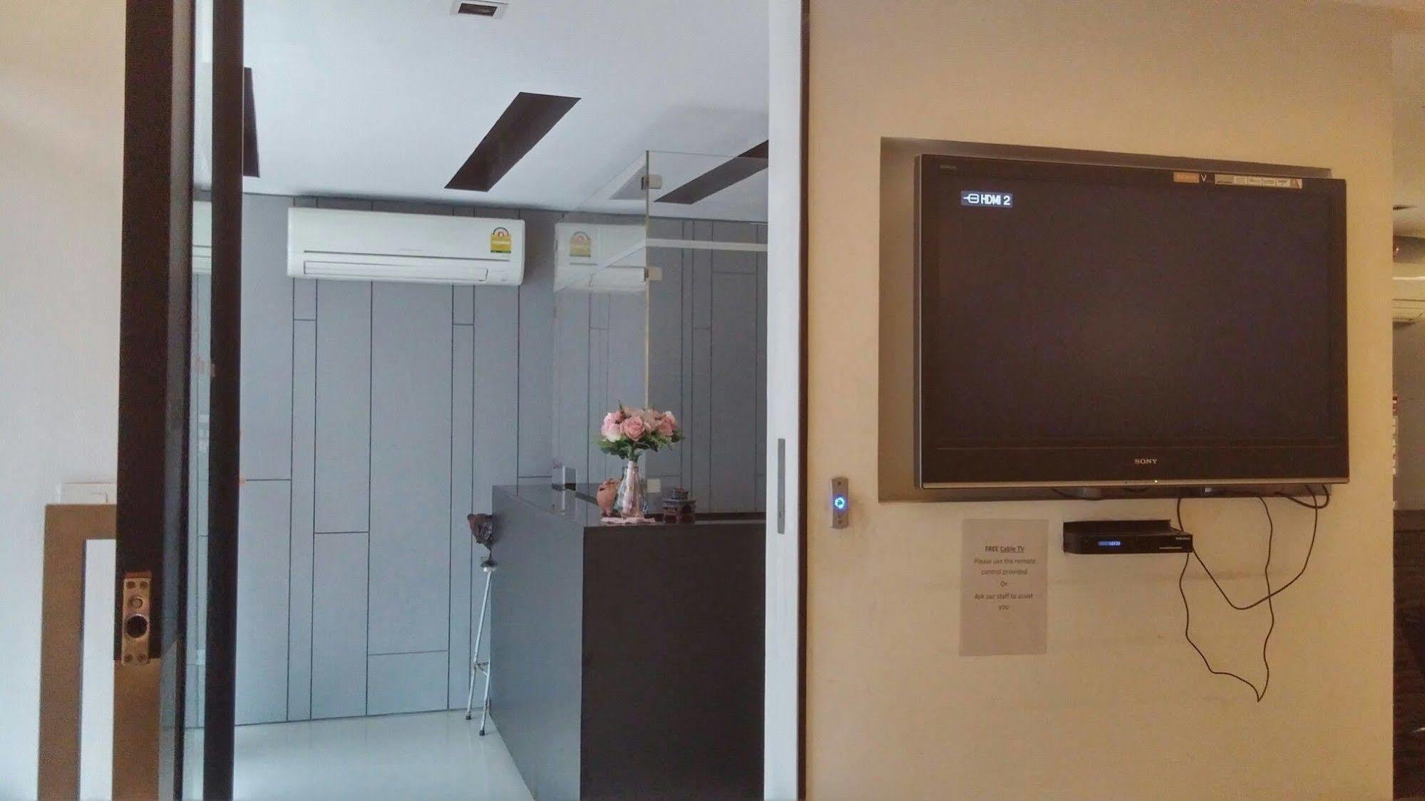 At One Inn Hualampong Bangkok Eksteriør billede