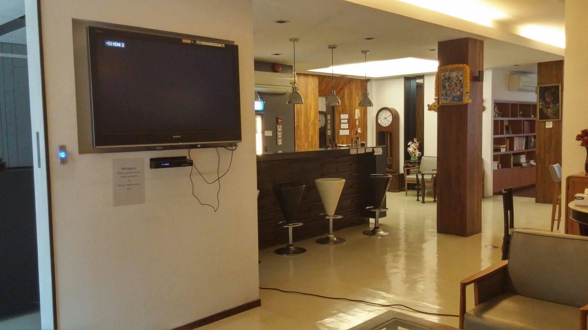 At One Inn Hualampong Bangkok Eksteriør billede